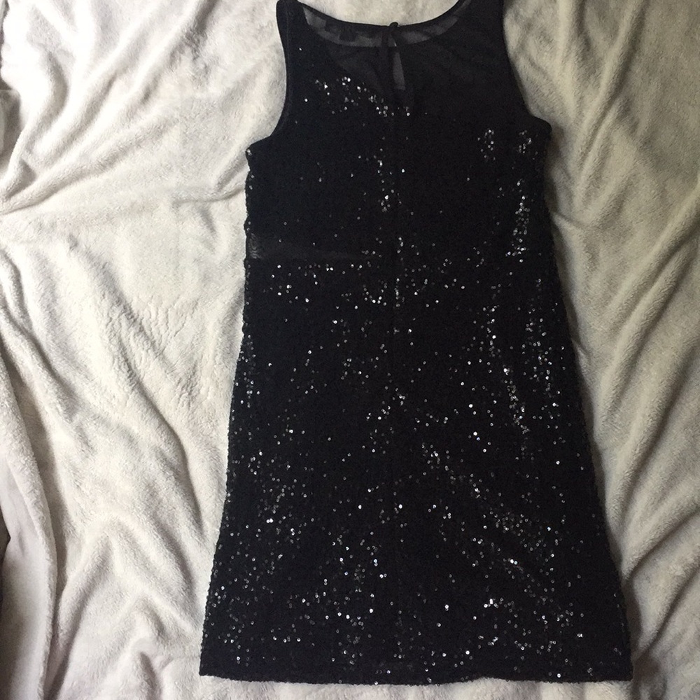black evening dress - Picture 3 of 7